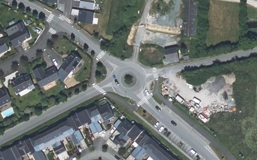 Vue aérienne du Rond-point anonyme n°547501888