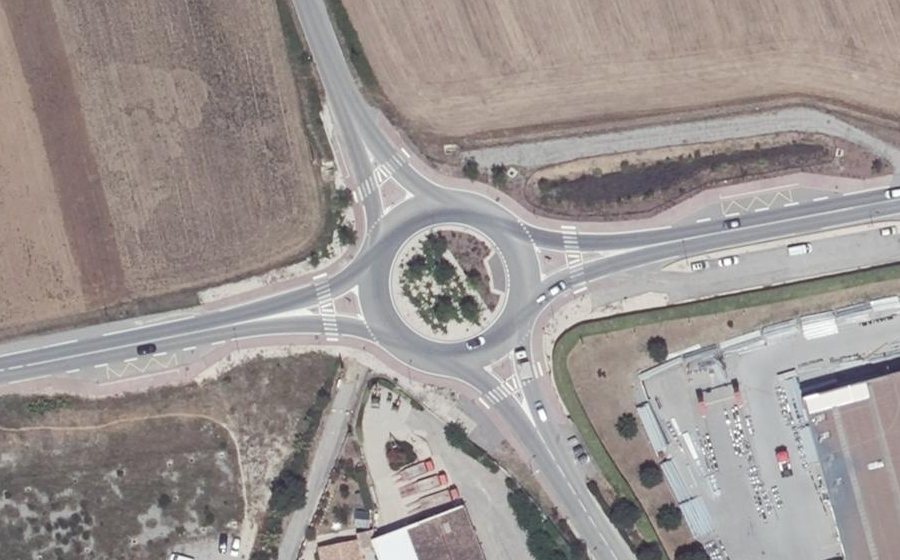 Vue aérienne du Rond-point anonyme n°547593890