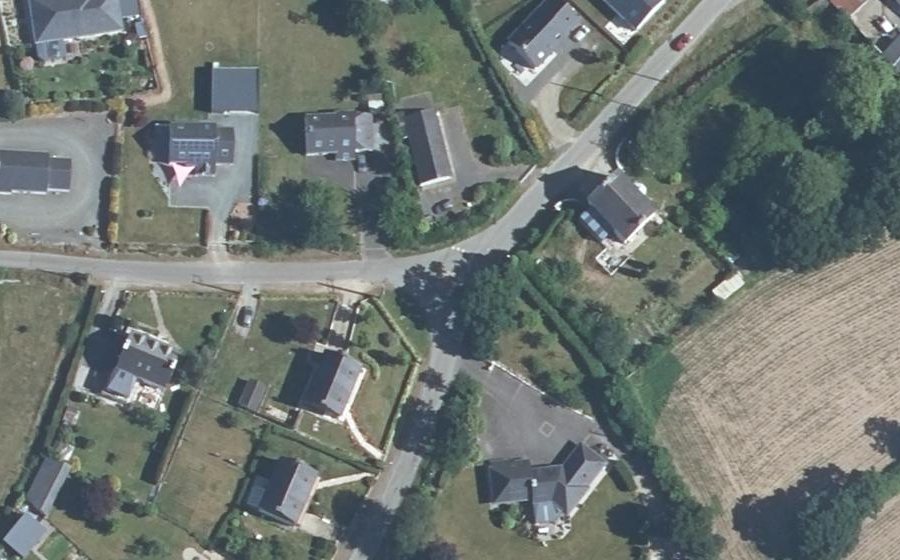 Vue aérienne du Rond-point anonyme n°547672091