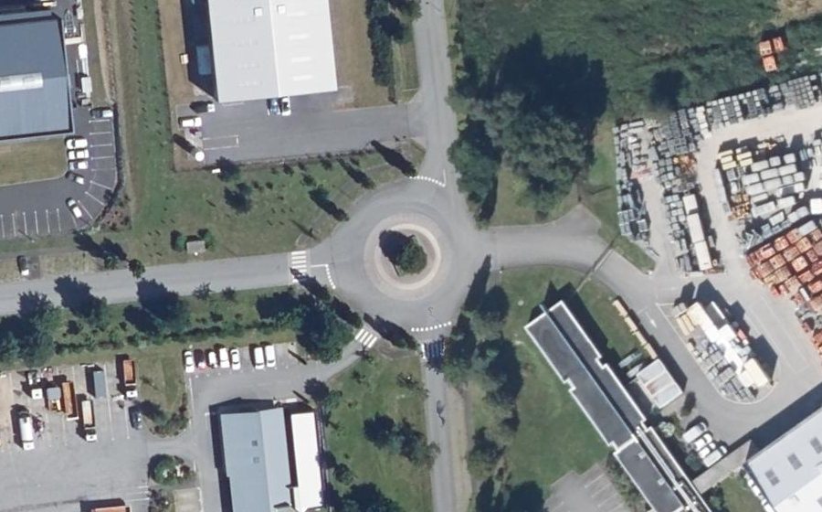 Vue aérienne du Rond-point anonyme n°547708992