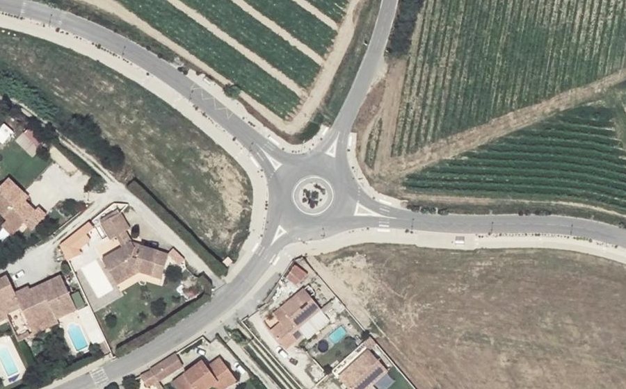 Vue aérienne du Rond-point anonyme n°548183953