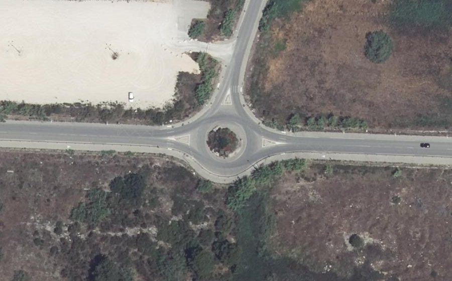 Vue aérienne du Rond-point anonyme n°548298808