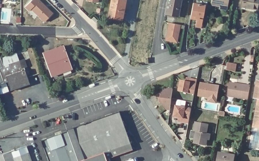 Vue aérienne du Rond-point anonyme n°548363473
