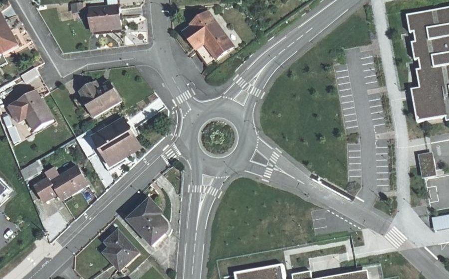Vue aérienne du Rond-point anonyme n°548423708