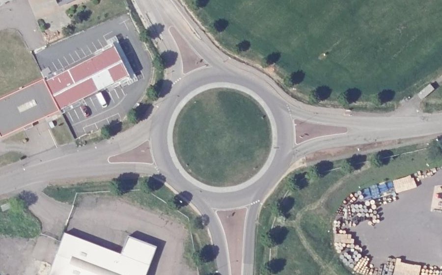 Vue aérienne du Rond-point anonyme n°54850906