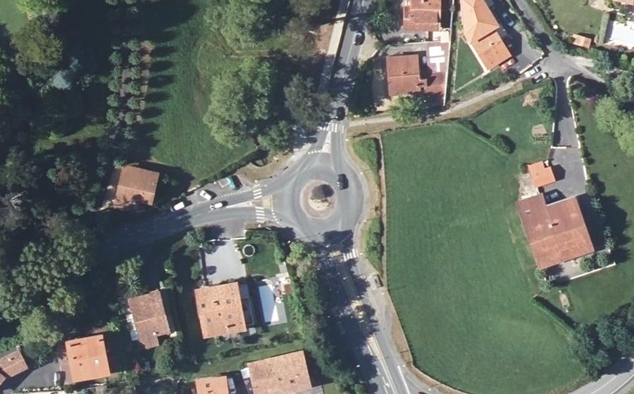 Vue aérienne du Rond-point anonyme n°548514065