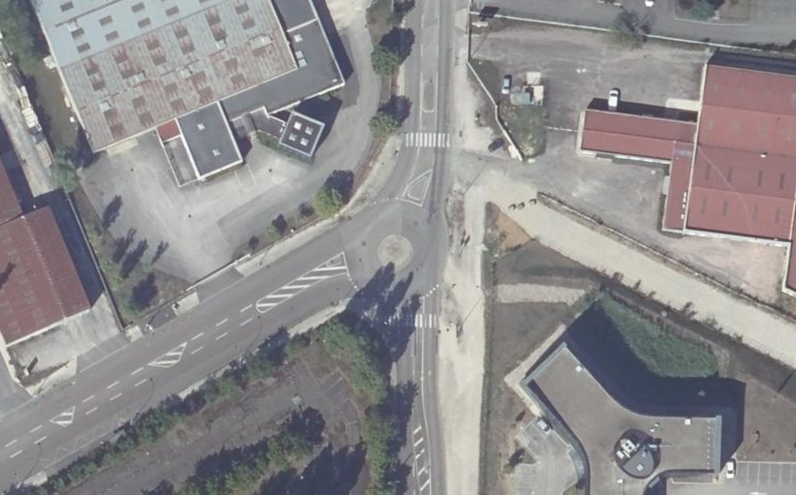 Vue aérienne du Rond-point anonyme n°54857907