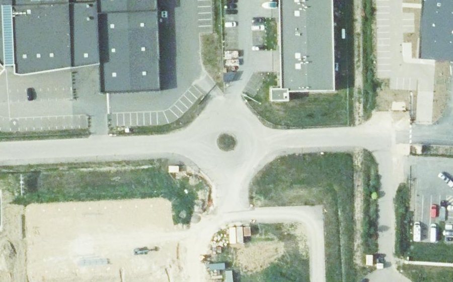 Vue aérienne du Rond-point anonyme n°548583924