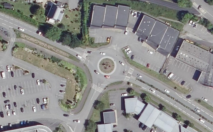 Vue aérienne du Rond-point anonyme n°548630674