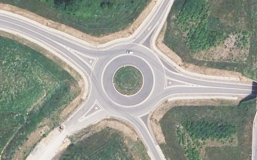 Vue aérienne du Rond-point anonyme n°548713776