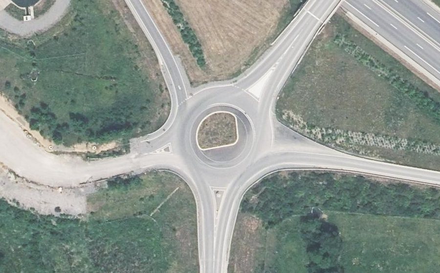 Vue aérienne du Rond-point anonyme n°548715217