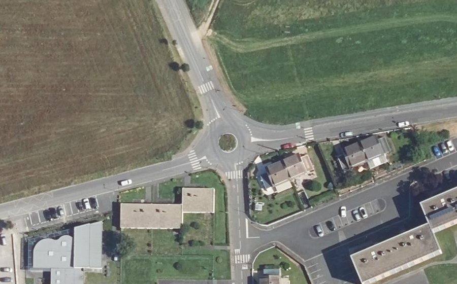 Vue aérienne du Rond-point anonyme n°548745437