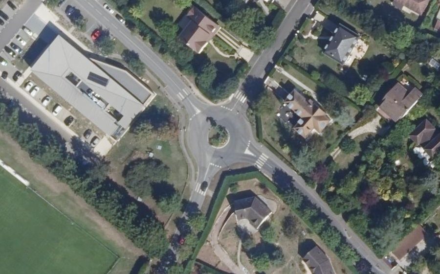 Vue aérienne du Rond-point anonyme n°54912141