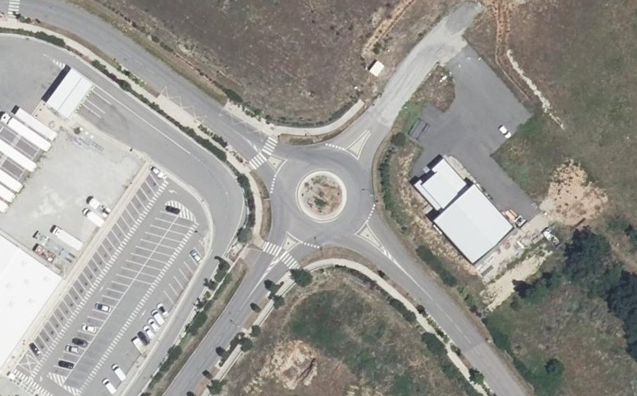 Vue aérienne du Rond-point anonyme n°549160041