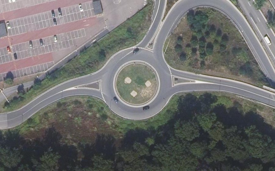Vue aérienne du Rond-point anonyme n°549237242