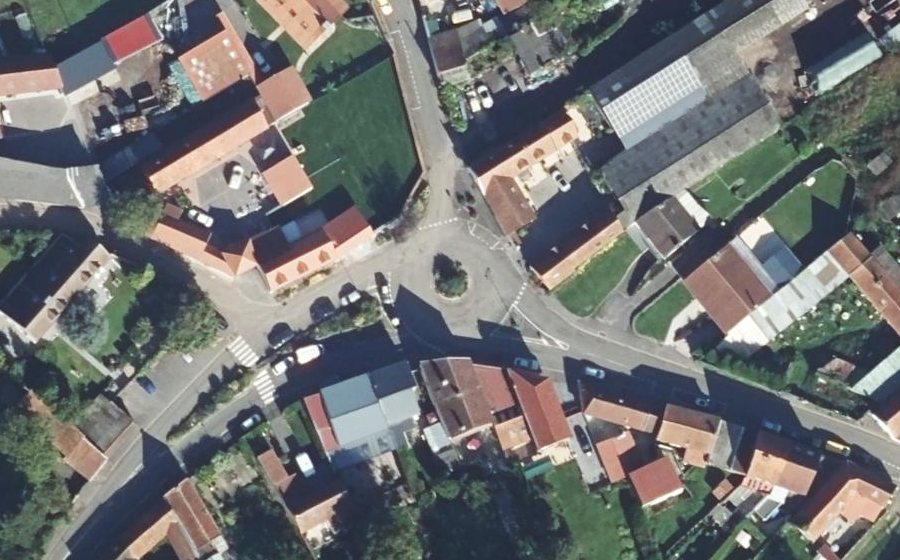 Vue aérienne du Rond-point anonyme n°549289941