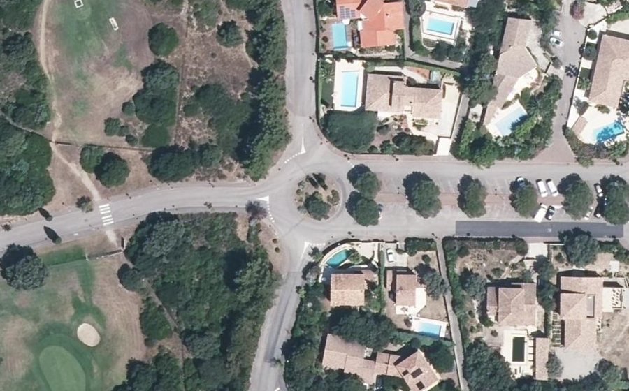 Vue aérienne du Rond-point anonyme n°54930769