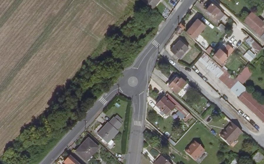 Vue aérienne du Rond-point anonyme n°54932953