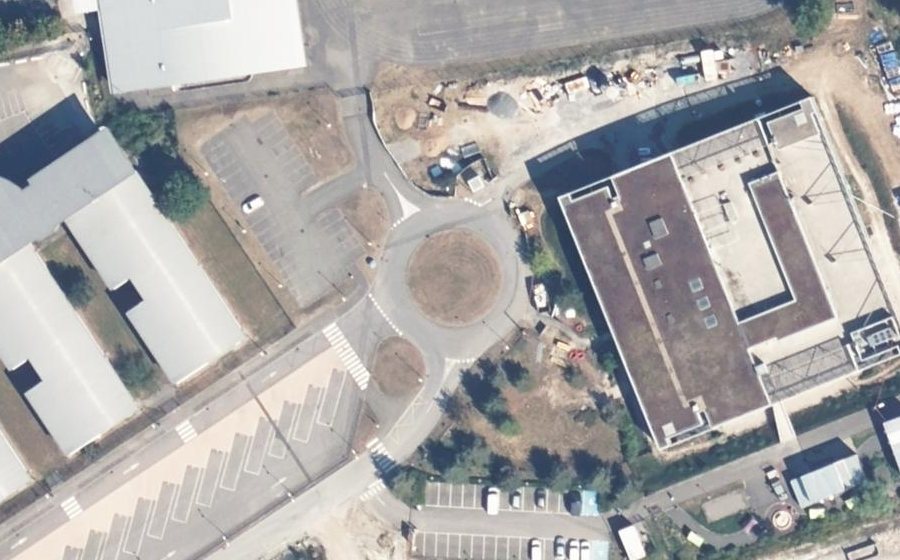 Vue aérienne du Rond-point anonyme n°54937207