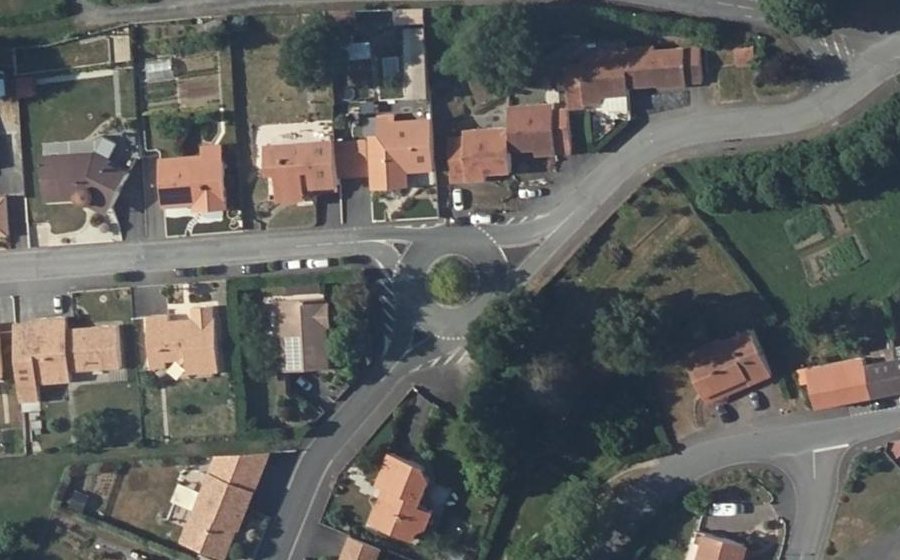 Vue aérienne du Rond-point anonyme n°549387754