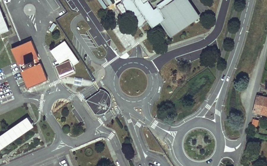 Vue aérienne du Rond-point anonyme n°549442474