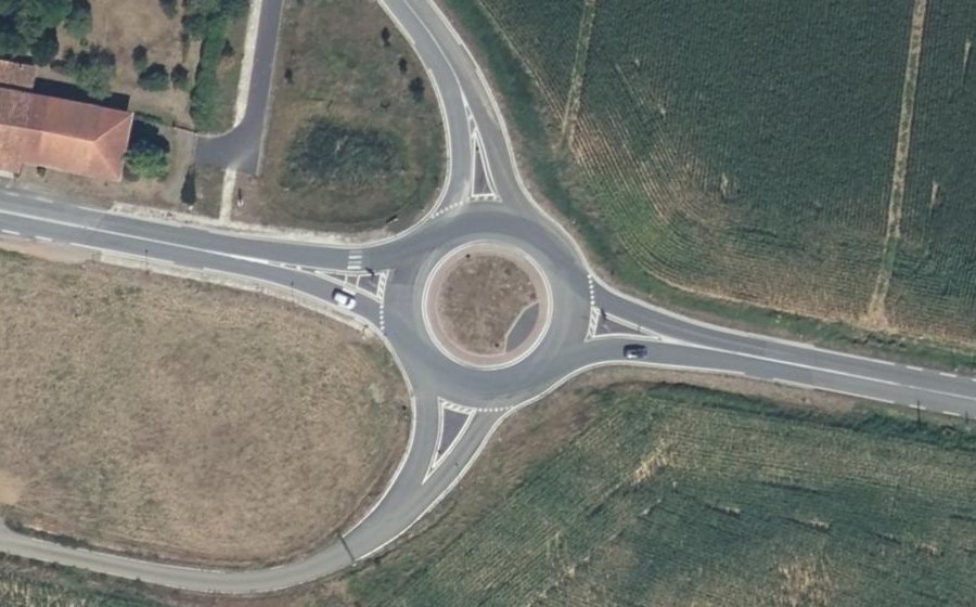 Vue aérienne du Rond-point anonyme n°549576414
