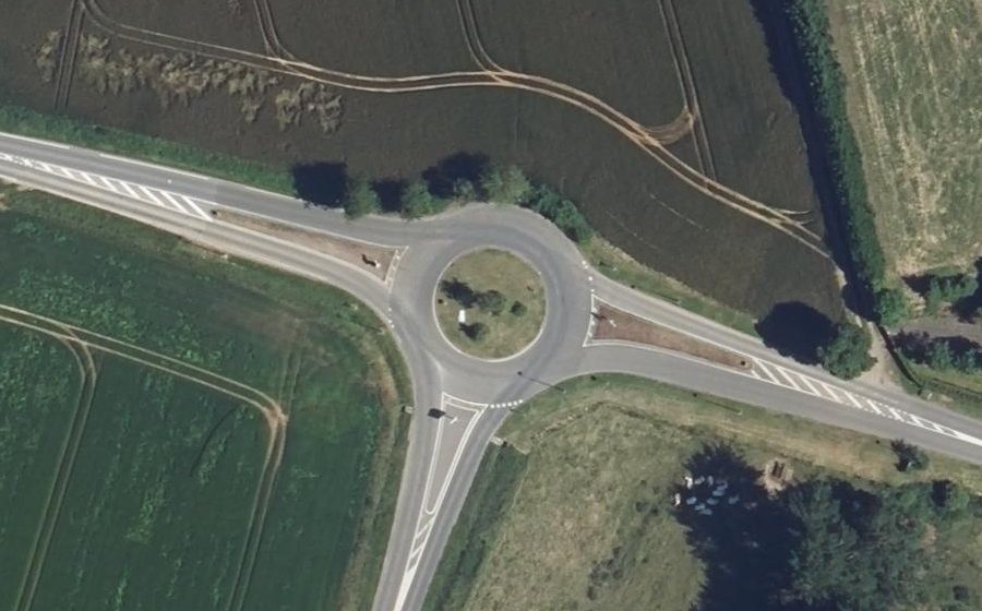 Vue aérienne du Rond-point anonyme n°54961102