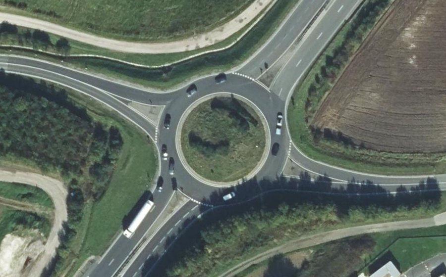Vue aérienne du Rond-point anonyme n°549624428
