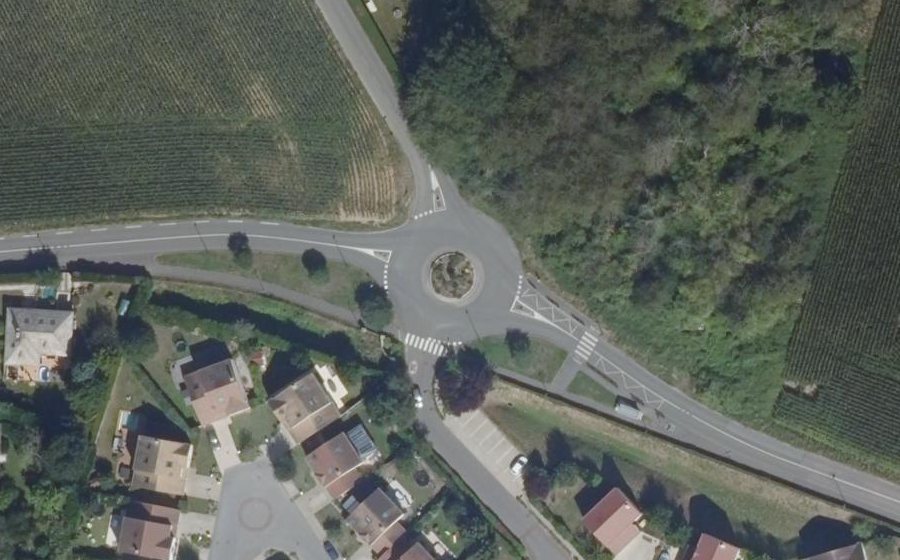 Vue aérienne du Rond-point anonyme n°549733446