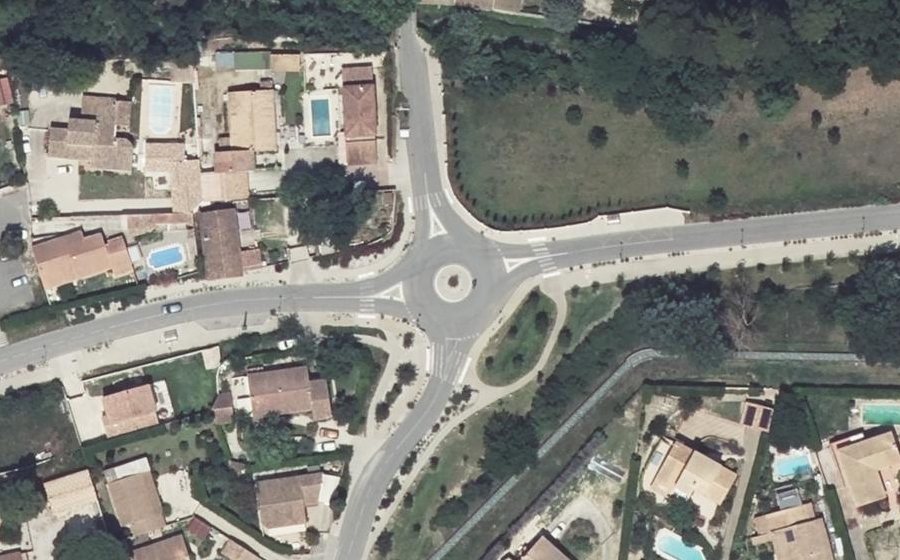 Vue aérienne du Rond-point anonyme n°549924038