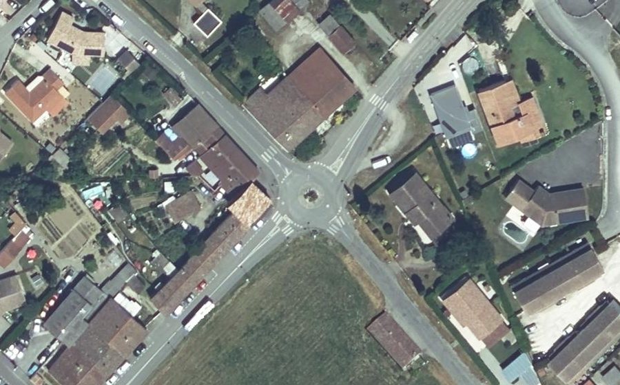 Vue aérienne du Rond-point anonyme n°550216579