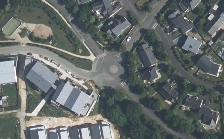 Vue aérienne du Rond-point anonyme n°550283974