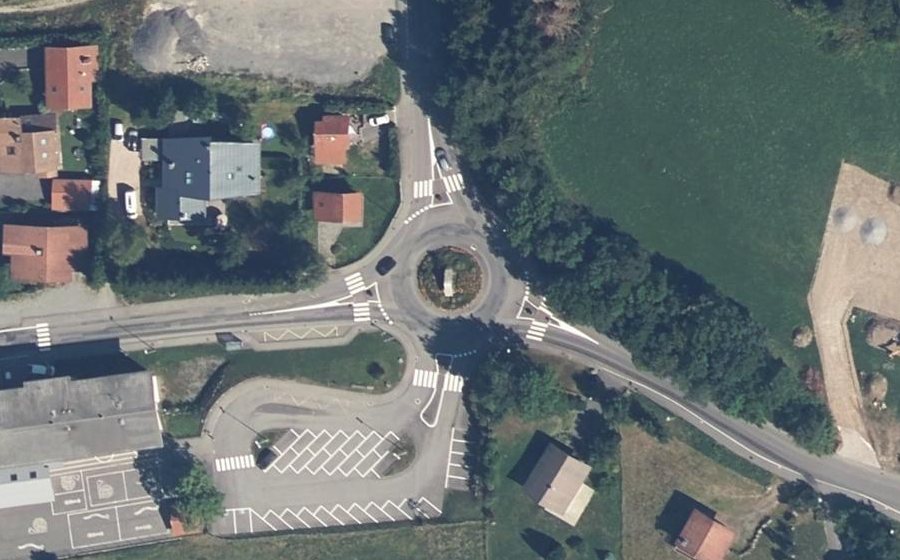 Vue aérienne du Rond-point anonyme n°55035097