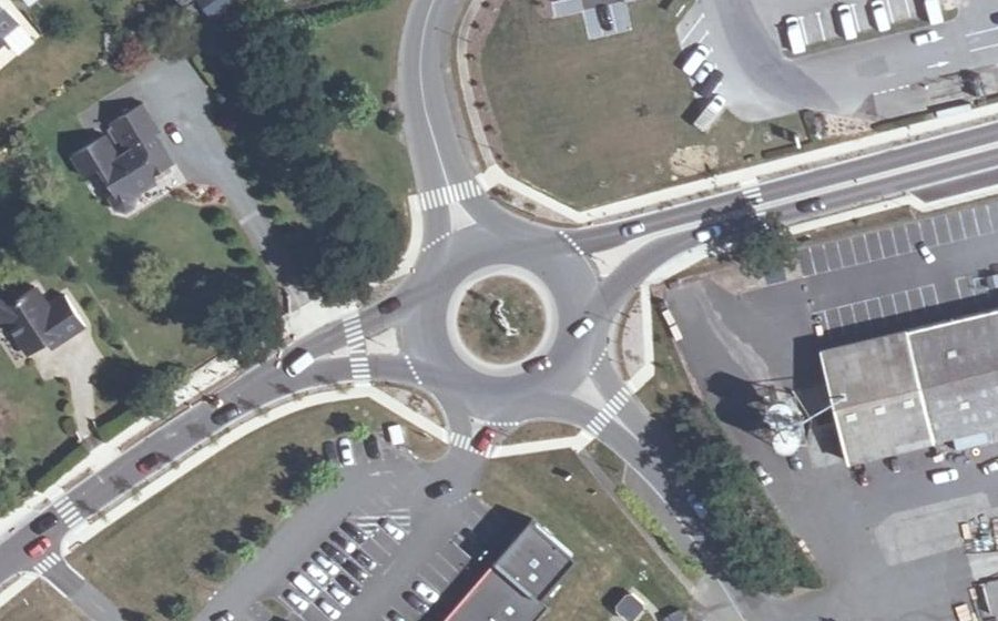 Vue aérienne du Rond-point anonyme n°550425462