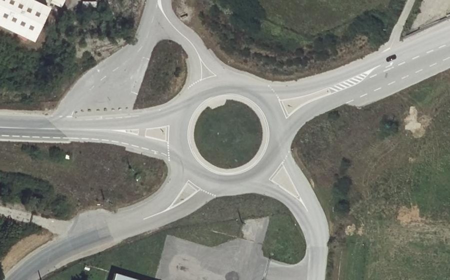 Vue aérienne du Rond-point anonyme n°550477329