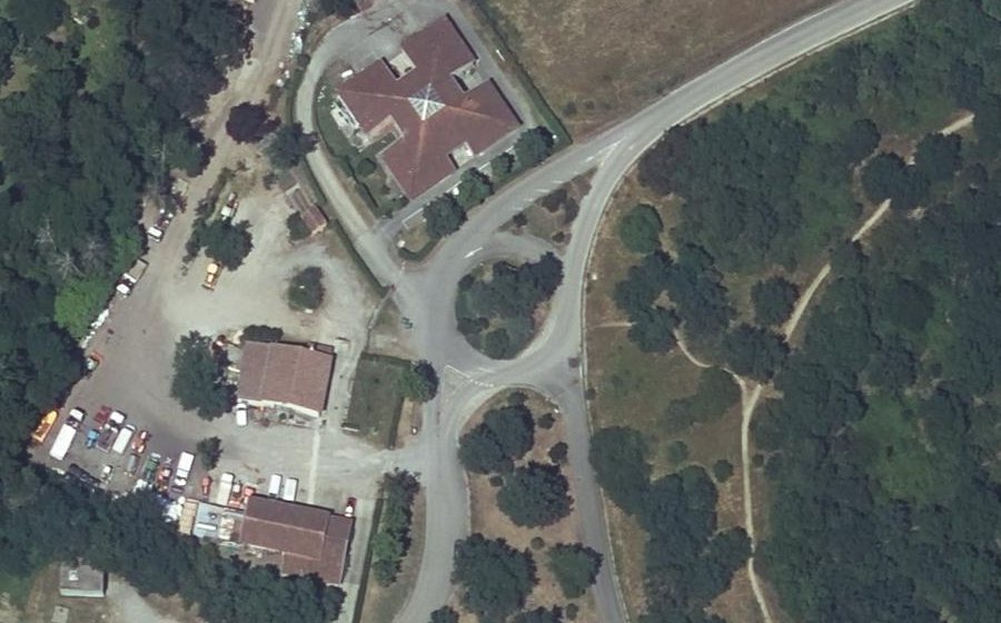 Vue aérienne du Rond-point anonyme n°550477427