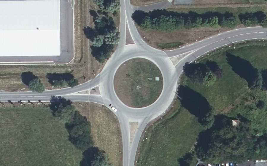 Vue aérienne du Rond-point anonyme n°55054734