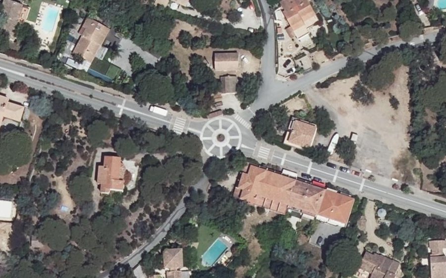 Vue aérienne du Rond-point anonyme n°550612273