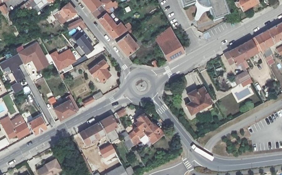 Vue aérienne du Rond-point anonyme n°550616170