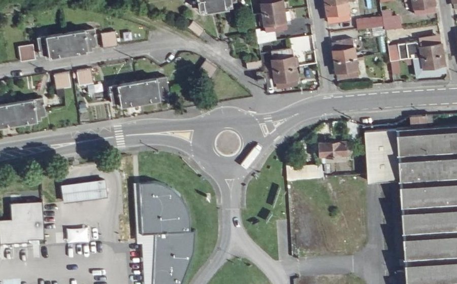 Vue aérienne du Rond-point anonyme n°55062991
