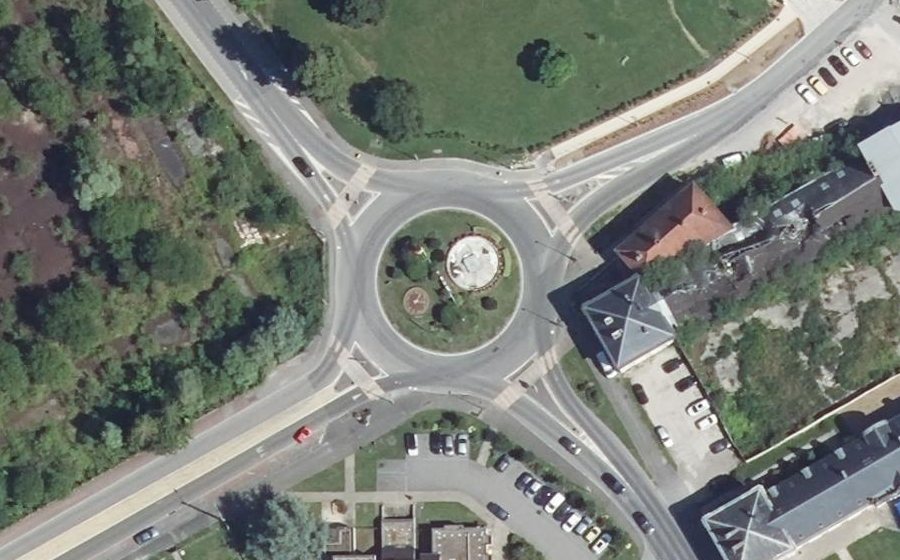 Vue aérienne du Rond-point anonyme n°55065119