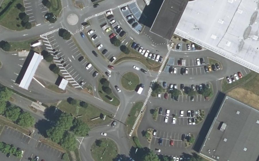 Vue aérienne du Rond-point anonyme n°550683085