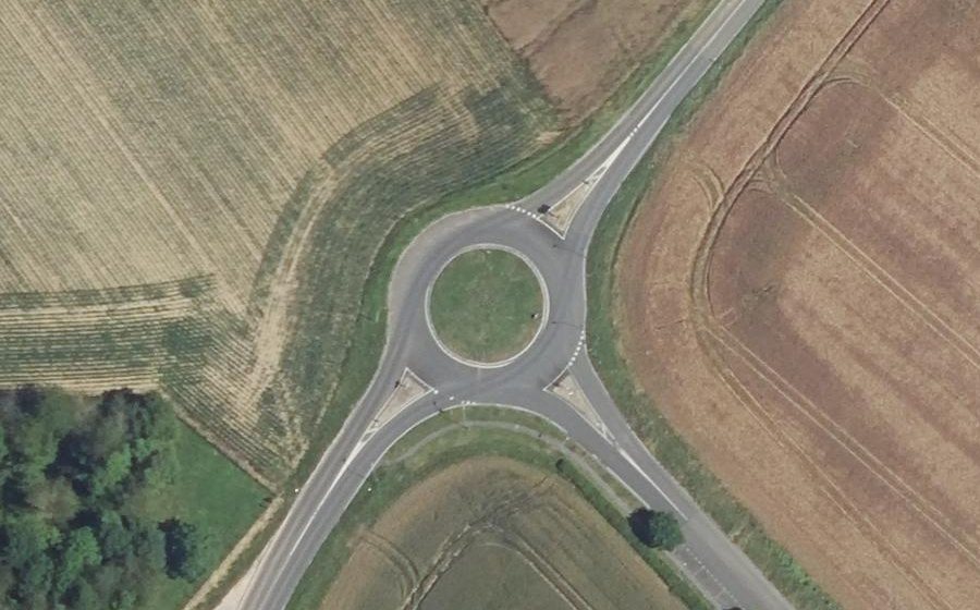 Vue aérienne du Rond-point anonyme n°55068561
