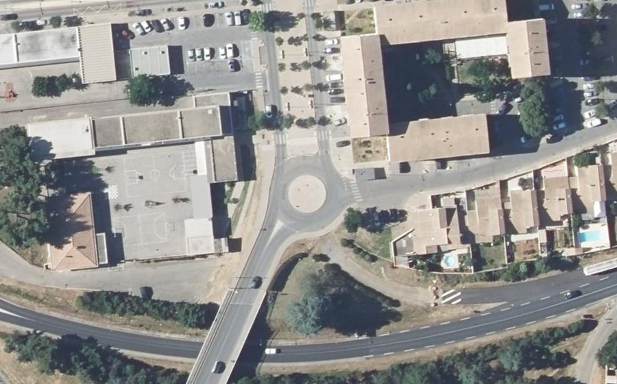 Vue aérienne du Rond-point anonyme n°550738115