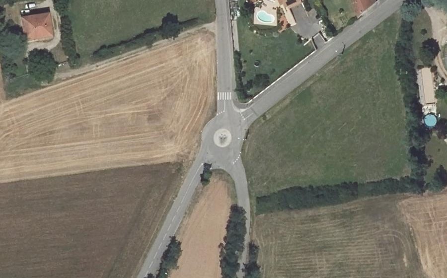 Vue aérienne du Rond-point anonyme n°550832707
