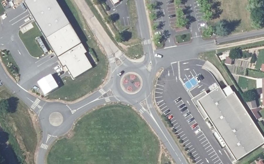Vue aérienne du Rond-point anonyme n°550869907