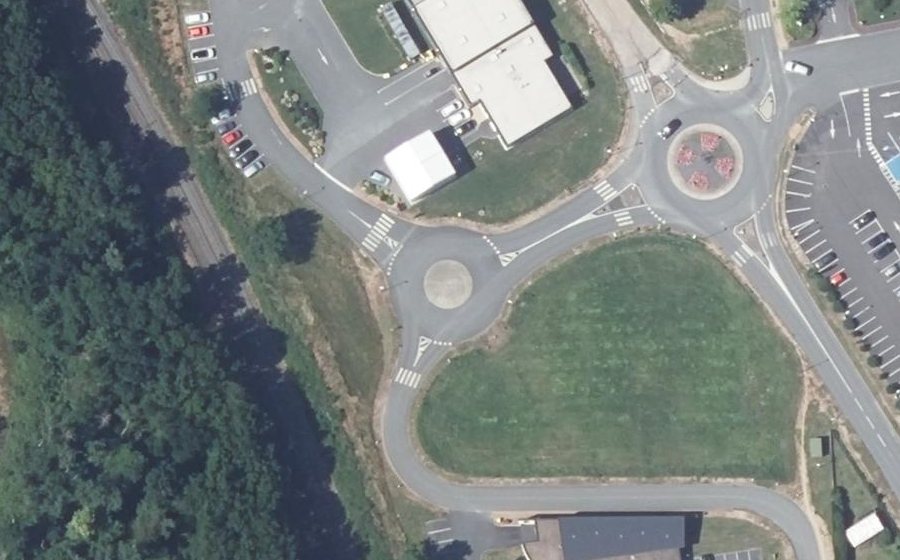 Vue aérienne du Rond-point anonyme n°550869912