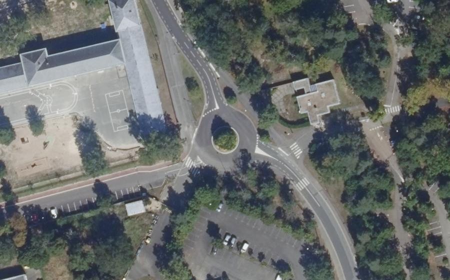 Vue aérienne du Rond-point anonyme n°550891062