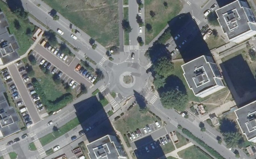 Vue aérienne du Rond-point anonyme n°550891087