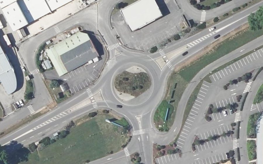 Vue aérienne du Rond-point anonyme n°550961716